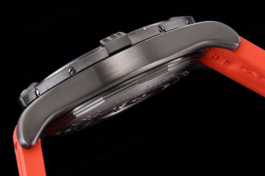 GF Factory Breitling Avenger II Black Steel V2 Kırmızı Kadran Saat İncelemesi — 6. fotoğraf