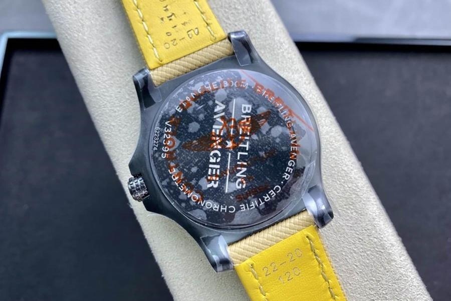 GF Factory Breitling Avenger Serisi Karbon Siyahı Titanyum Night Mission Kol Saati — 6. fotoğraf