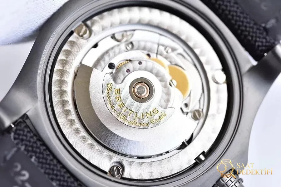 GF Factory Breitling Blackbird V4 versiyonu ilk bakışta replika belli olur mu? - Kasa Profili ve Kurma Kolu İncelemesi