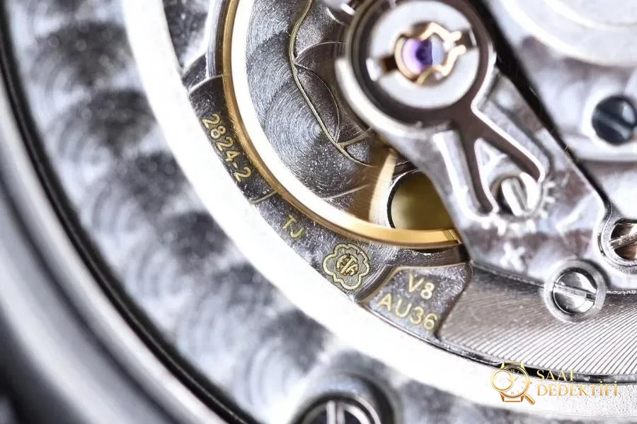 GF Factory Breitling Blackbird V4 versiyonu ilk bakışta replika belli olur mu? - Arka Kapak ve Mekanizma Detayı