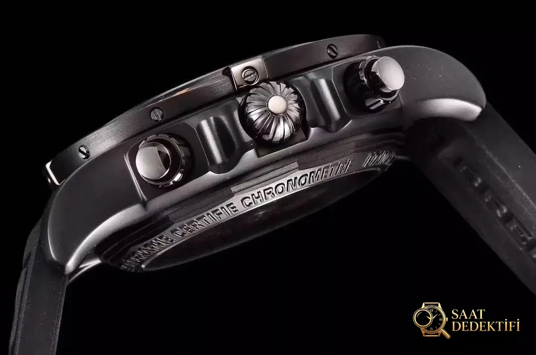 GF Factory Breitling Chronomat 44 Raven turuncu bezelli kronograf replika saatinin işçiliği nasıl? Almaya değer mi? - Yan Profil ve Kordon Bağlantısı