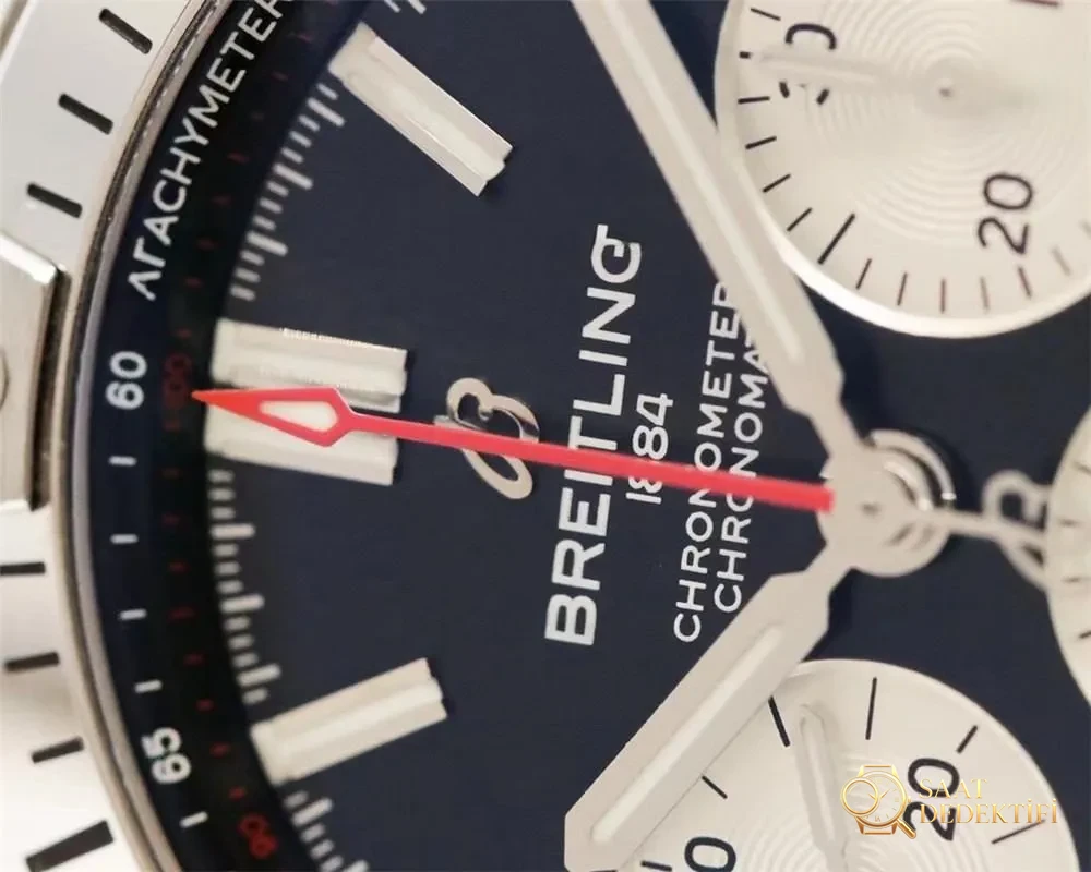 GF Factory Breitling Chronomat B01 kronograf replika saatte siyah kadranda renk farkı var mı? - Arka Kapak ve Mekanizma Detayı