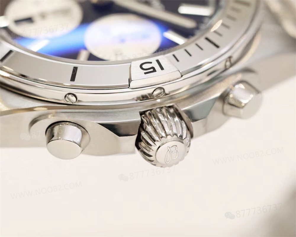 GF Factory Breitling Chronomat B01 kronograf replika saatte siyah kadranda renk farkı var mı? — 6. fotoğraf