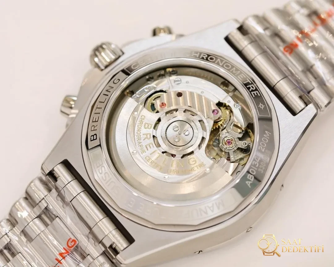 GF Factory Breitling Chronomat B01 kronograf replika saatte siyah kadranda renk farkı var mı? - Fosfor ve Super-LumiNova Gece Görünümü