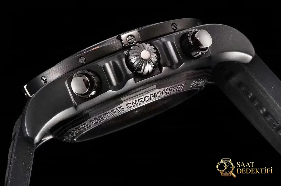 GF Factory Breitling Chronomat serisi Blackbird kol saati incelemesi - Arka Kapak ve Mekanizma Detayı