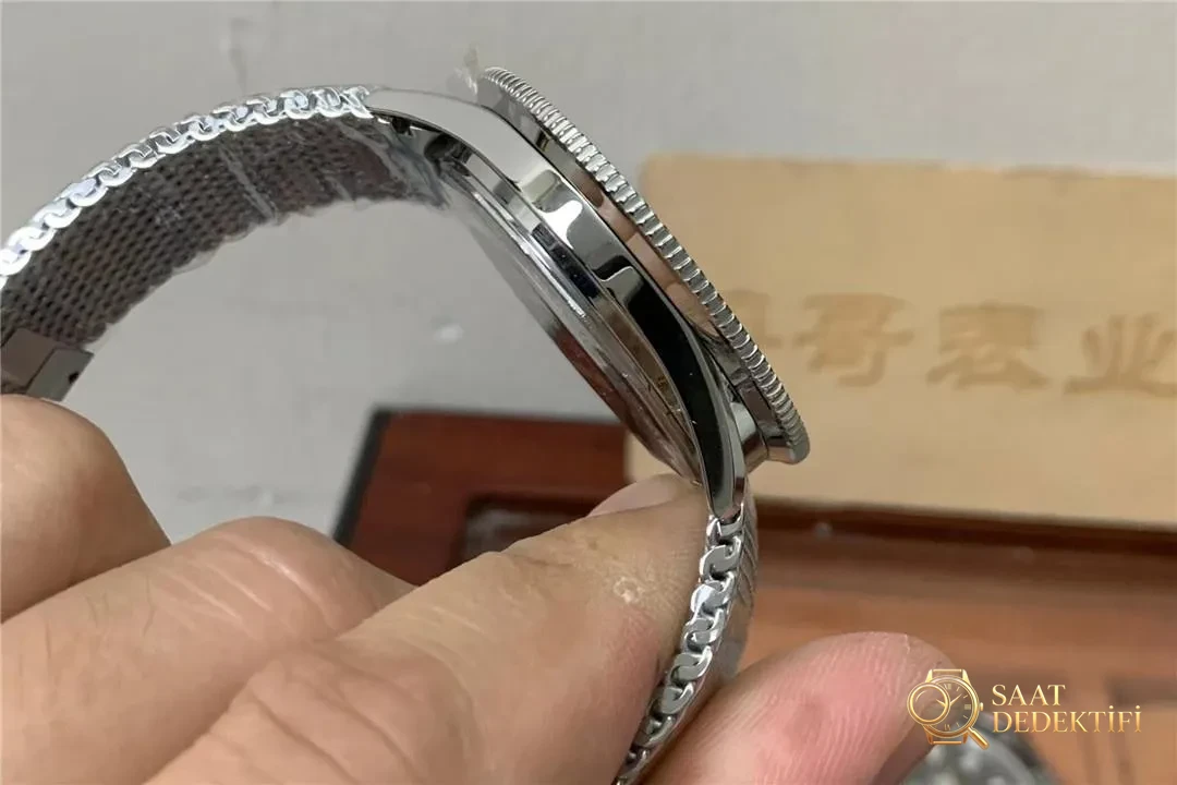 GF Factory Breitling Superocean Heritage 57 Capsule Serisi A103701A1B1A1 Saat İncelemesi - Klips Kilidi ve Lazer Damgalar