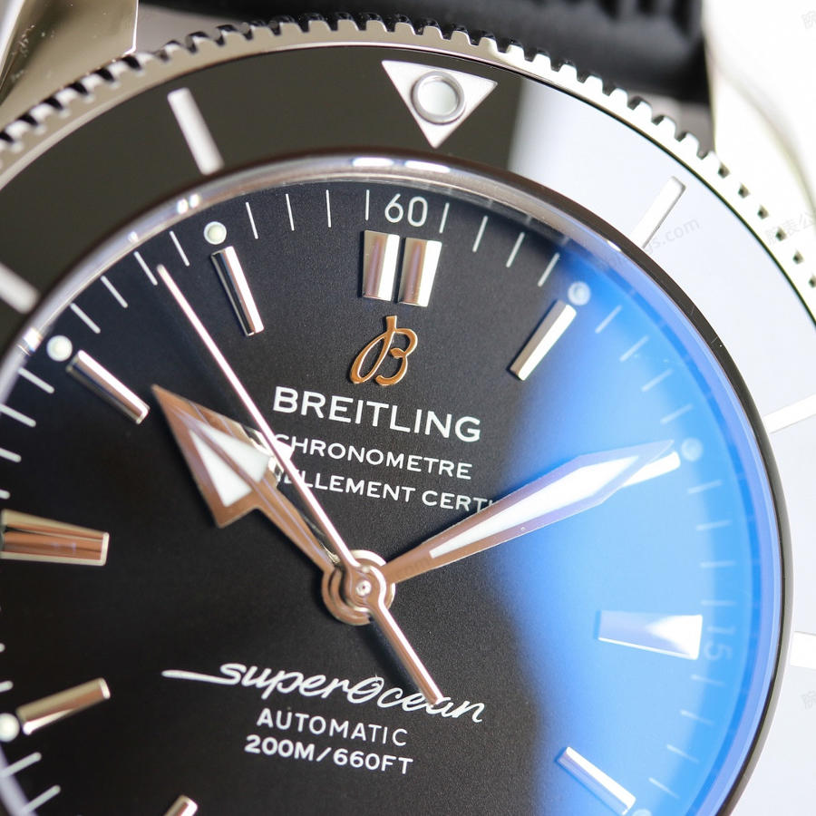 GF Factory Breitling Superocean Heritage (Siyah Kadran) Saat İncelemesi — 4. fotoğraf
