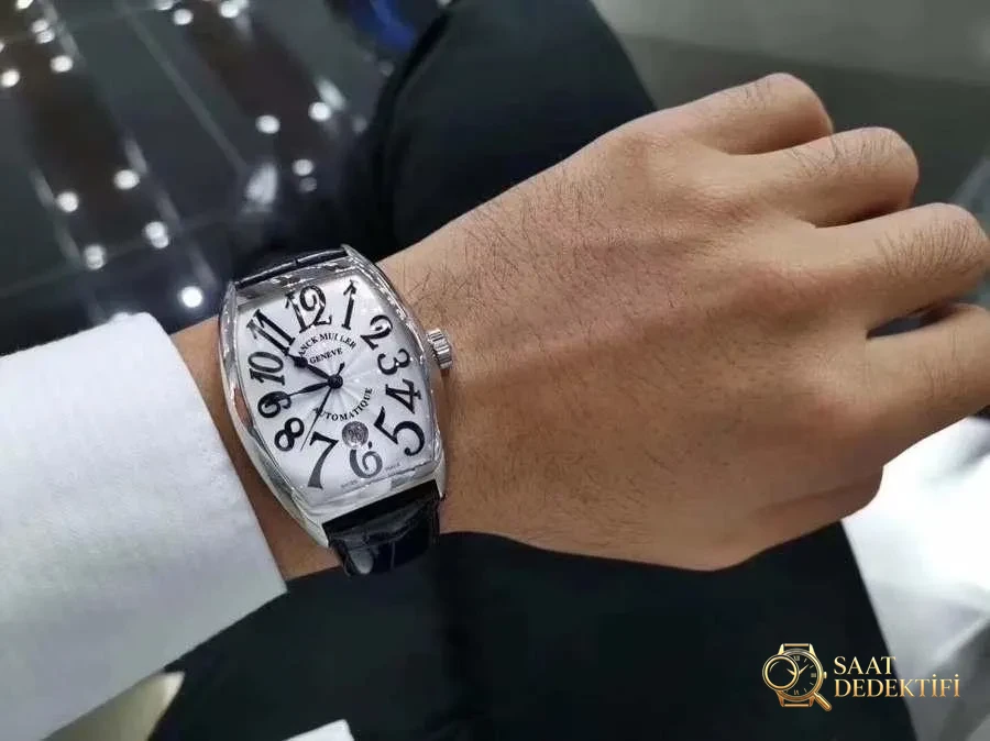 Franck Muller 8880 İncelemesi - Ön Görünüm ve Kasa Tasarımı