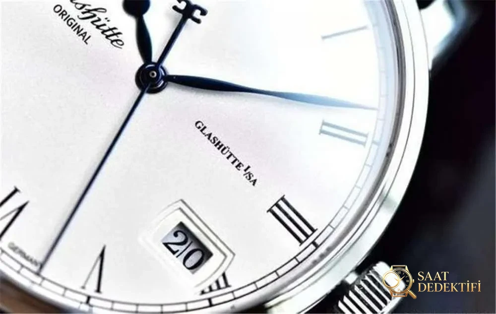 GF Factory Glashütte Original Senator Büyük Tarih Ay Evreli Kol Saati İşçilik İncelemesi - Arka Kapak Gravür ve Seri Numarası