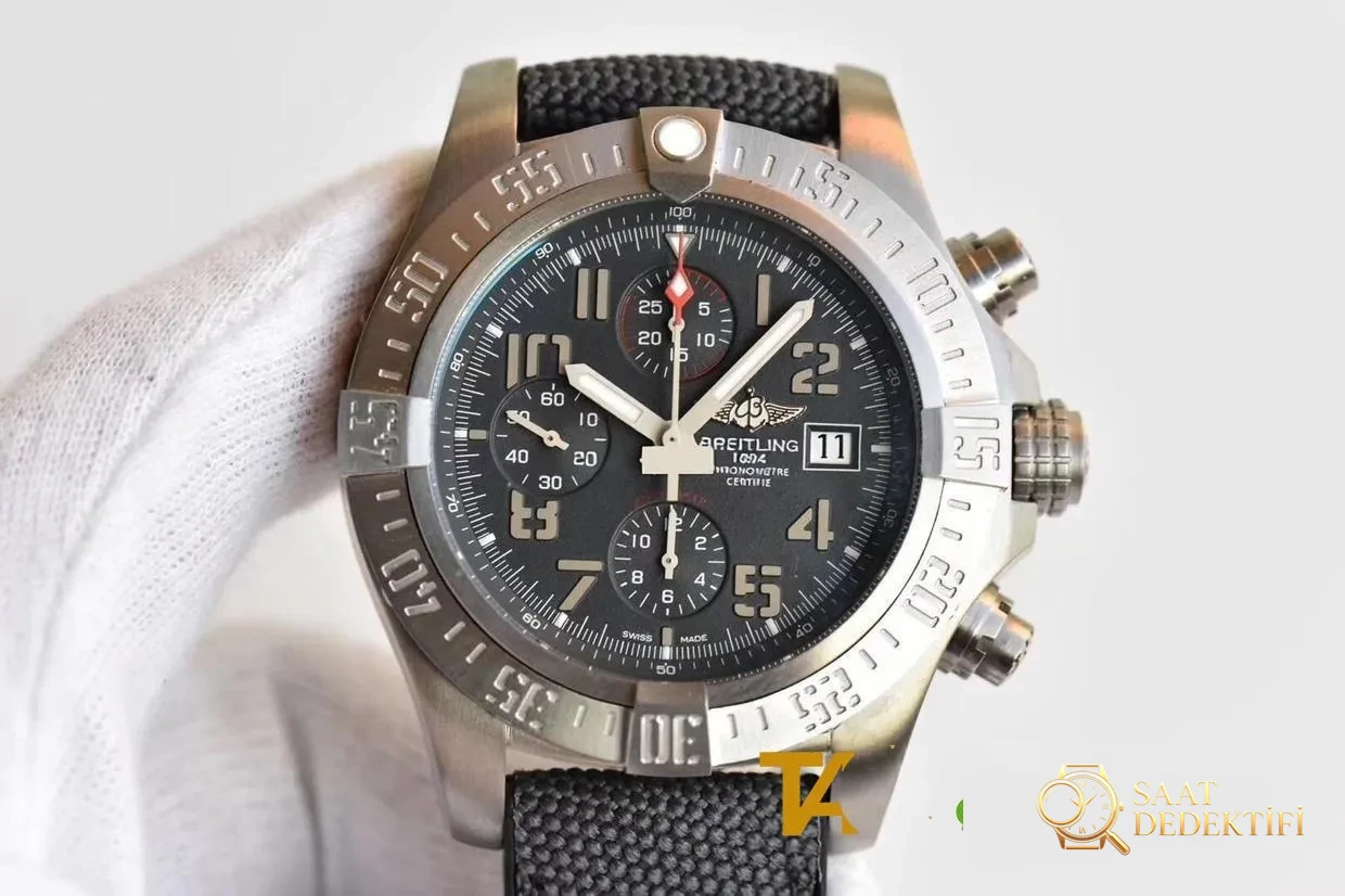 GF Factory Hangi saat replikası daha iyi? Breitling Blackbird, Jaeger-LeCoultre ay evreli, Franck Muller — mutlaka size uygun bir tane vardır - Yan Profil Kalınlık ve Ergonomik Kavis