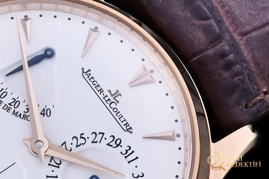 GF Factory Jaeger-LeCoultre Master serisi 1378420 erkek klasik kol saati (Joker rose altın şampanya) - Genel Açı ve Estetik Duruş