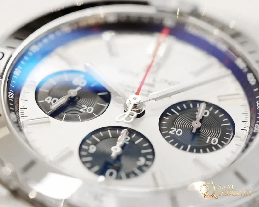 GF Factory Replika Breitling Chronomat retro mermi bilezikli 42 mm kronograf panda beyaz kadran - Arka Kapak ve Mekanizma Detayı