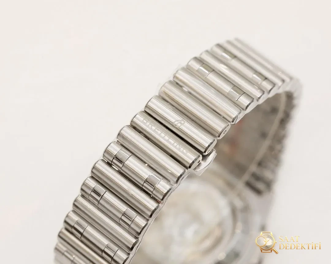 GF Factory Replika Breitling Chronomat retro mermi bilezikli 42 mm kronograf panda beyaz kadran - Fosfor ve Super-LumiNova Gece Görünümü