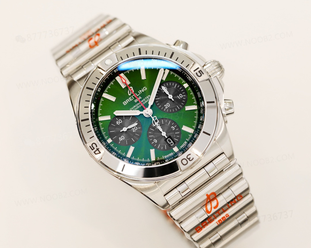 GF Factory Replika Breitling Chronomat Retro Mermi Bilezikli 42 mm Kronograf, Yarış Yeşili Kadran — 1. fotoğraf