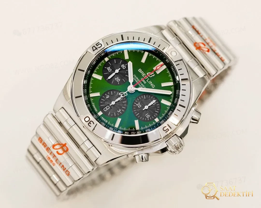 GF Factory Replika Breitling Chronomat Retro Mermi Bilezikli 42 mm Kronograf, Yarış Yeşili Kadran - Kadran Detayı ve Bezel İşçiliği