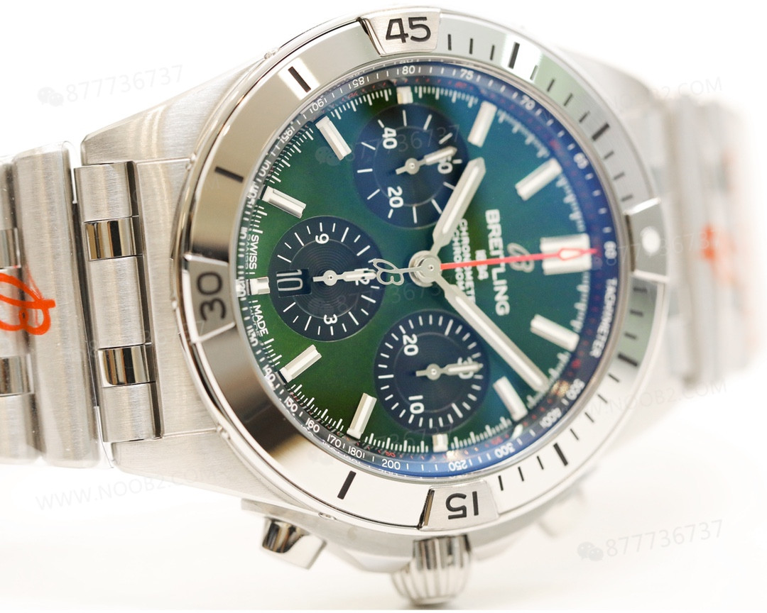 GF Factory Replika Breitling Chronomat Retro Mermi Bilezikli 42 mm Kronograf, Yarış Yeşili Kadran — 3. fotoğraf