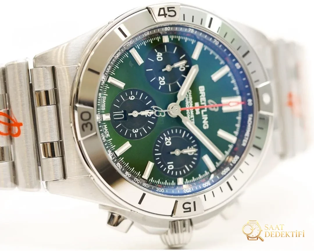GF Factory Replika Breitling Chronomat Retro Mermi Bilezikli 42 mm Kronograf, Yarış Yeşili Kadran - Kasa Profili ve Kurma Kolu İncelemesi