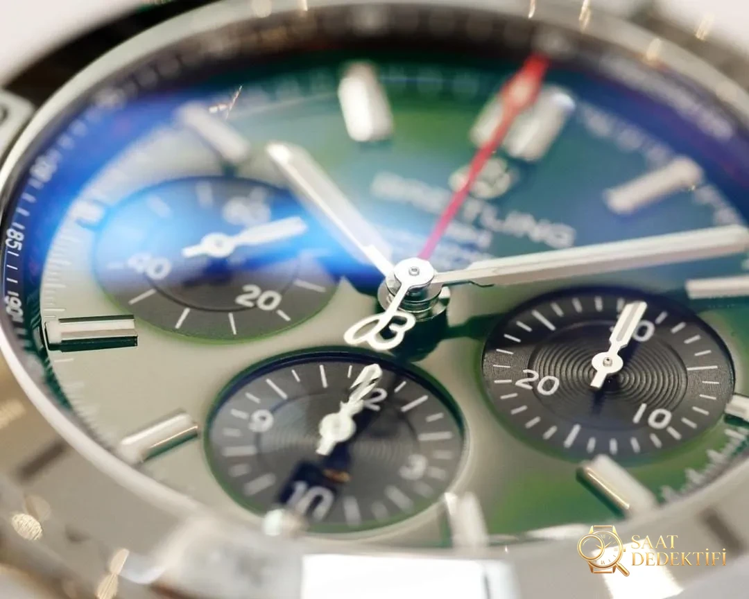 GF Factory Replika Breitling Chronomat Retro Mermi Bilezikli 42 mm Kronograf, Yarış Yeşili Kadran - Arka Kapak ve Mekanizma Detayı