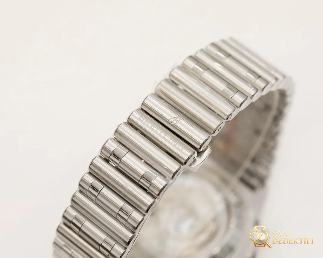 GF Factory Replika Breitling Chronomat Retro Mermi Bilezikli 42 mm Kronograf, Yarış Yeşili Kadran - Fosfor ve Super-LumiNova Gece Görünümü