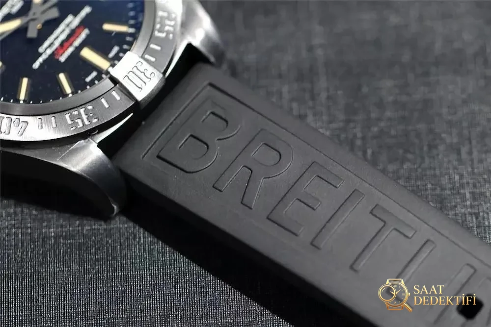 GF Factory V4 Breitling Blackbird Keşif Uçağı