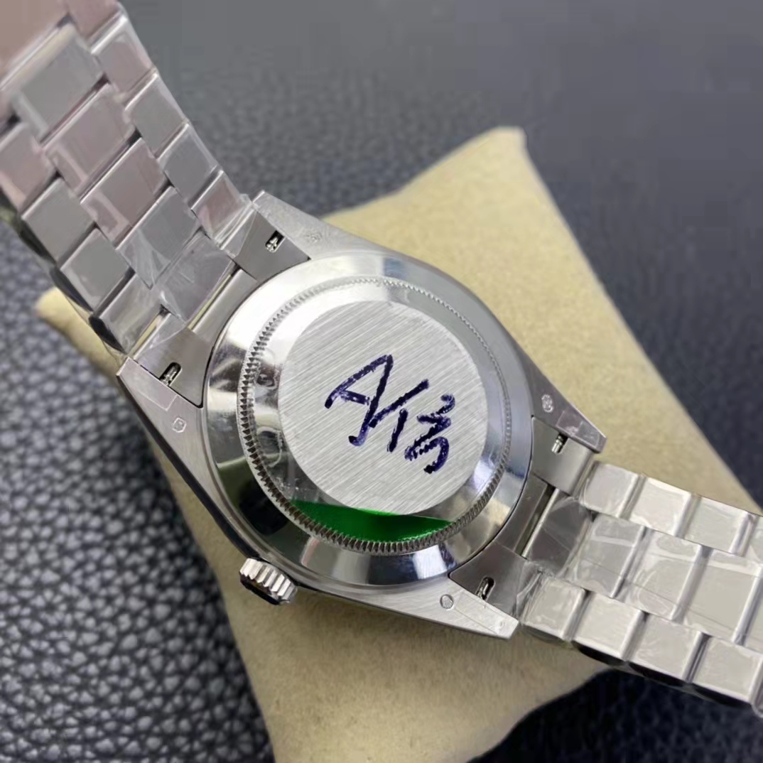 Replika Rolex Day-Date Kasa Arkası