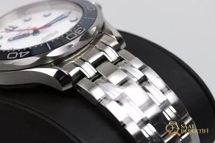 GM Factory Omega Seamaster 007 Commander gerçek-replika karşılaştırması: orijinalin karşısında UR Factory fark yaratabiliyor mu? - Kasa Çeliği ve Polisaj Kalitesi