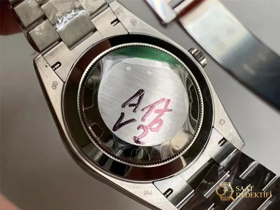 GM Factory Rolex Day-Date ağırlık dengelemeli versiyonu almaya değer mi? - Fosfor ve Super-LumiNova Gece Görünümü