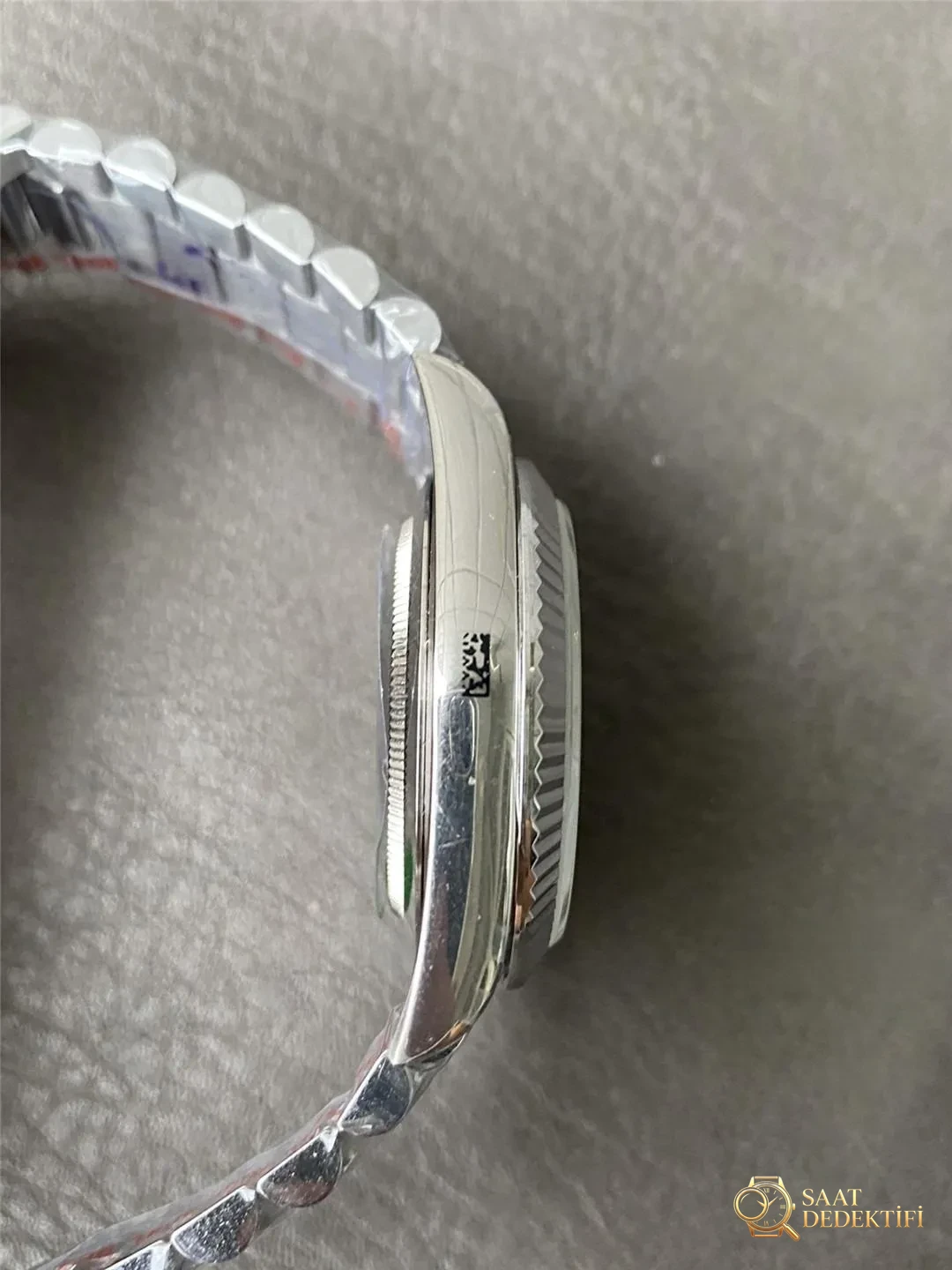 GM Factory Rolex Day-Date Buzul Mavisi Kadranlı Ağırlıklandırılmış Model ile Orijinali Arasında Kaç Gram Fark Var? - Arka Kapak ve Mekanizma Detayı