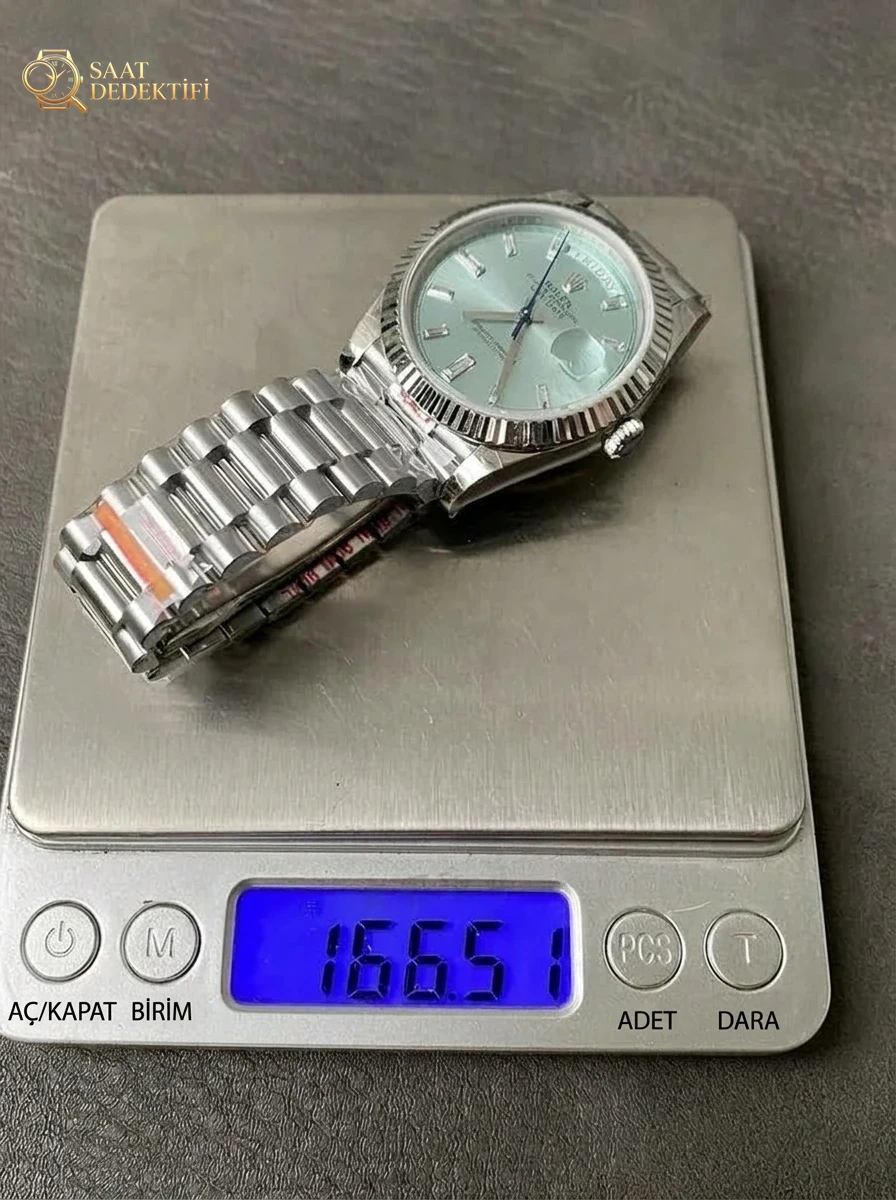GM Factory Rolex Day-Date Buzul Mavisi Kadranlı Ağırlıklandırılmış Model ile Orijinali Arasında Kaç Gram Fark Var? - Fosfor ve Super-LumiNova Gece Görünümü