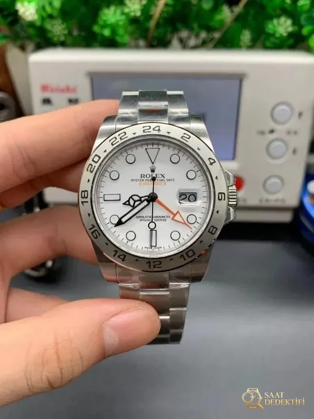 GM Factory Rolex Explorer II V4 versiyonunun kalitesi iyi mi? - Arka Kapak ve Mekanizma Detayı