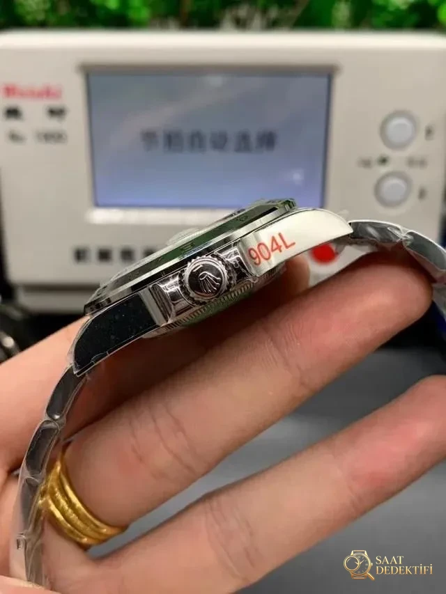 GM Factory Rolex Explorer II V4 versiyonunun kalitesi iyi mi? - Klips Kilidi ve Lazer Damgalar