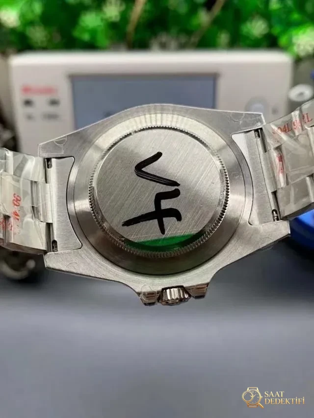 GM Factory Rolex Explorer II V4 versiyonunun kalitesi iyi mi? - Fosfor ve Super-LumiNova Gece Görünümü