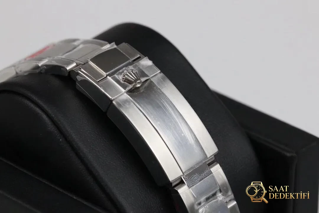 GM Factory Rolex GMT-Master 2 kırmızı-mavi cola bezel 3186 mekanizma V2 nihai versiyon beş boncuklu üç sıra bilezik replika saat - Fosfor ve Super-LumiNova Gece Görünümü