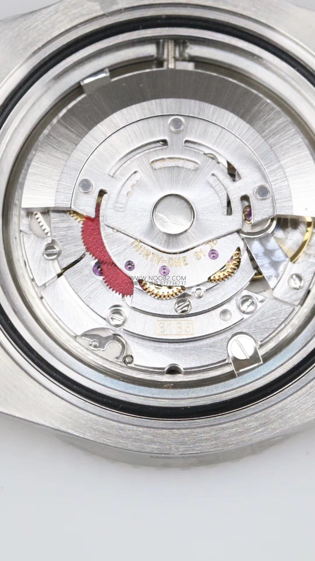 GM Factory Rolex GMT-Master 2 kırmızı-mavi cola bezel 3186 mekanizma V2 nihai versiyon beş boncuklu üç sıra bilezik replika saat — 10. fotoğraf