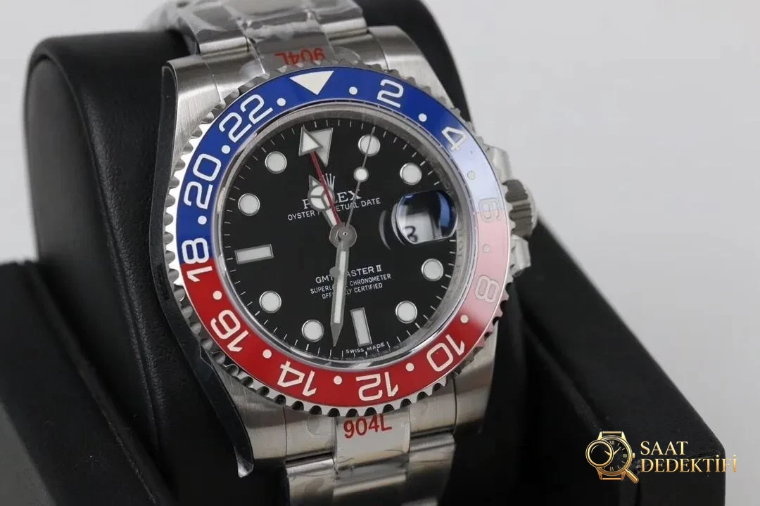 GM Factory Rolex GMT-Master II kırmızı-mavi Pepsi bezel 3186 mekanizma V2 nihai versiyon beş boncuklu üç dizili bilezikli replika saat - Kasa Profili ve Kurma Kolu İncelemesi