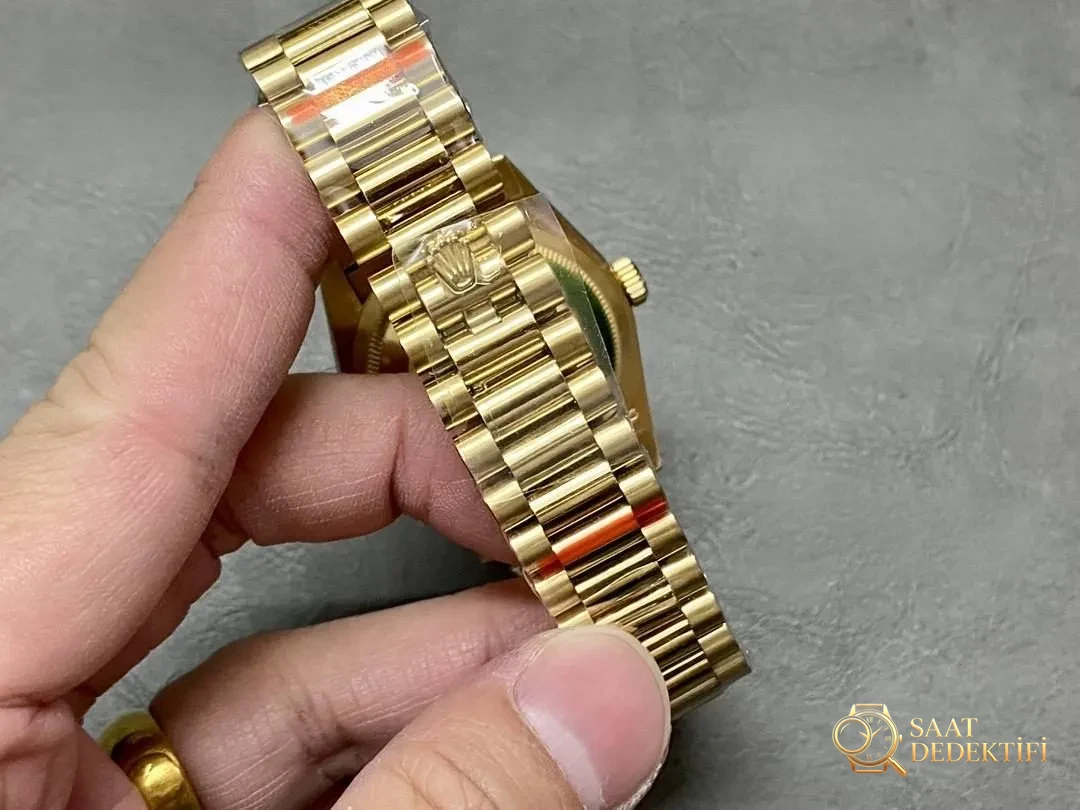 Каково качество изготовления копии Rolex Day-Date 18038 с простым циферблатом? - Замок с зажимом и лазерные штампы