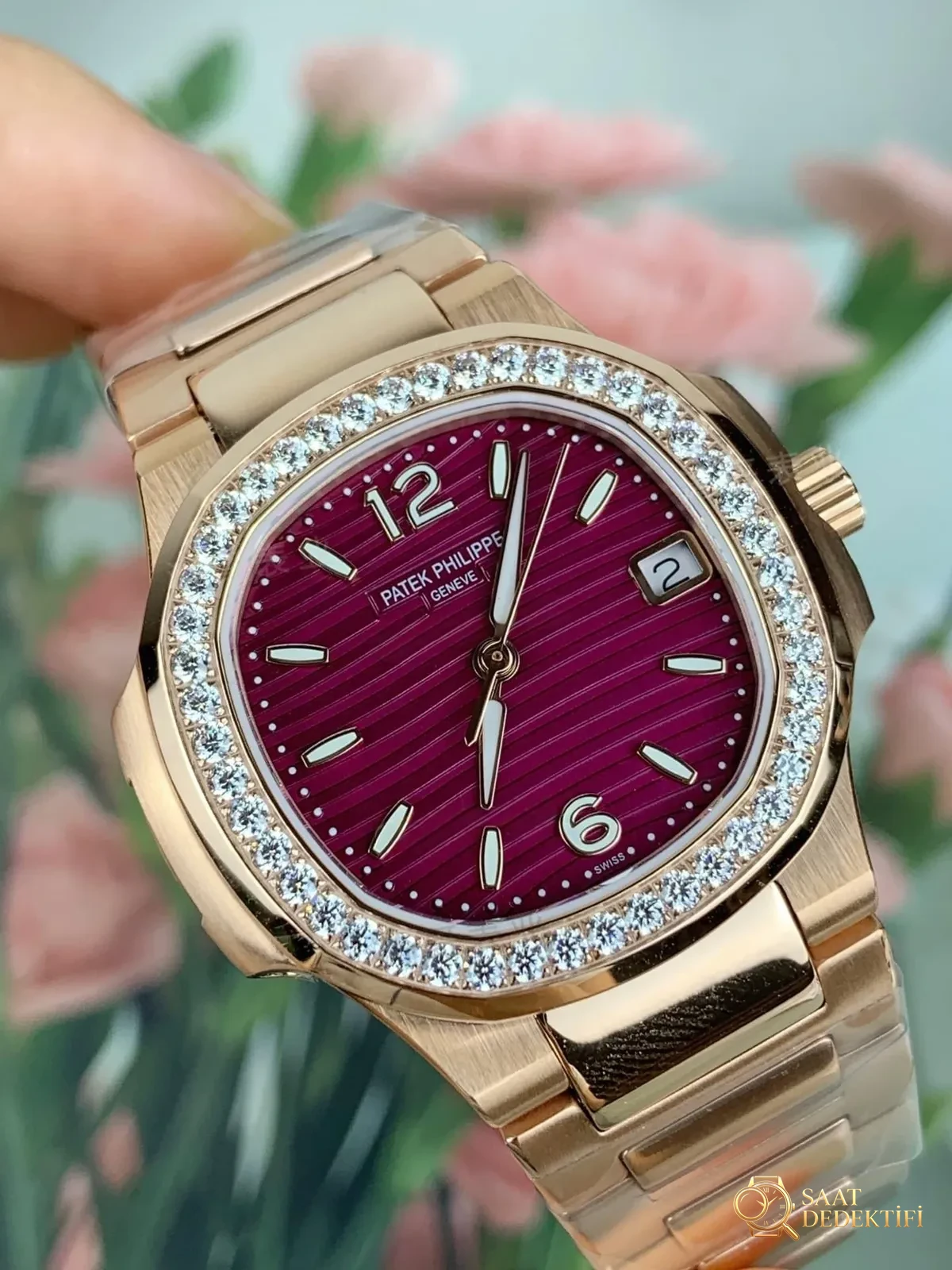 Vale la pena acquistare GR Factory Patek Philippe 7010 Nautilus con movimento al quarzo svizzero Ronda? - Copertina posteriore e dettagli del meccanismo