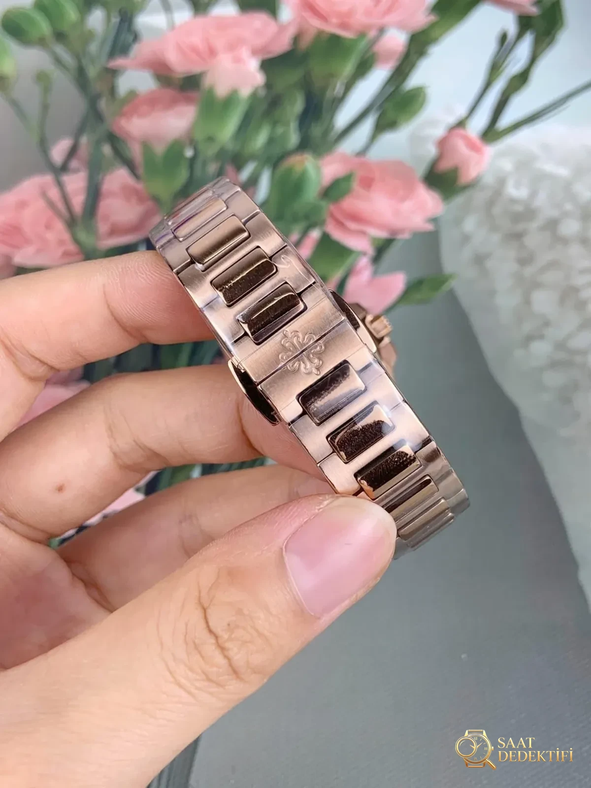 Vale la pena acquistare GR Factory Patek Philippe 7010 Nautilus con movimento al quarzo svizzero Ronda? - Blocco clip e timbri laser