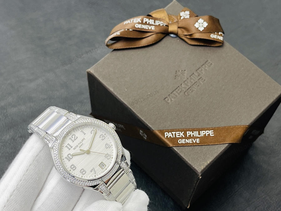 GR Factory2023 Patek Philippe Twenty~4 serisi 7300 göz alıcı bir çıkış yapıyor — 1. fotoğraf