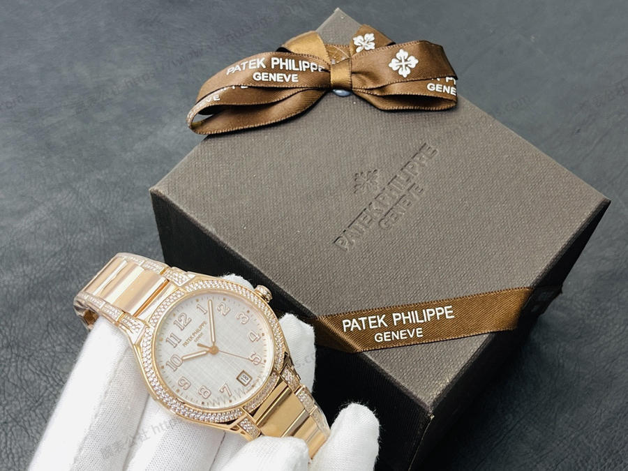 GR Factory2023 Patek Philippe TWENTY~4 serisi 7300 göz kamaştıran çıkışını yapıyor — 1. fotoğraf