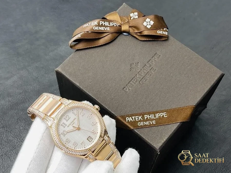 Revisión de Patek Philippe Twenty~4 7300: vista frontal y diseño de caja