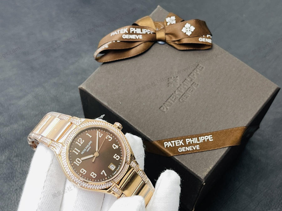 GR Factory2023 Patek Philippe TWENTY~4 serisi 7300 göz kamaştırıcı şekilde geliyor — 1. fotoğraf