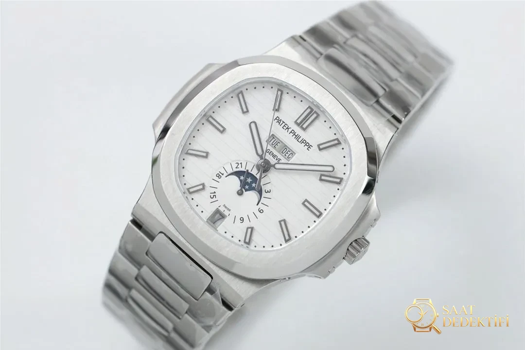 Green Factory Patek Philippe Nautilus 5726 Uhr mit Jahreskalender und Mondphase, weißem Zifferblatt – Armband, Schließe und Clip-Mechanismus
