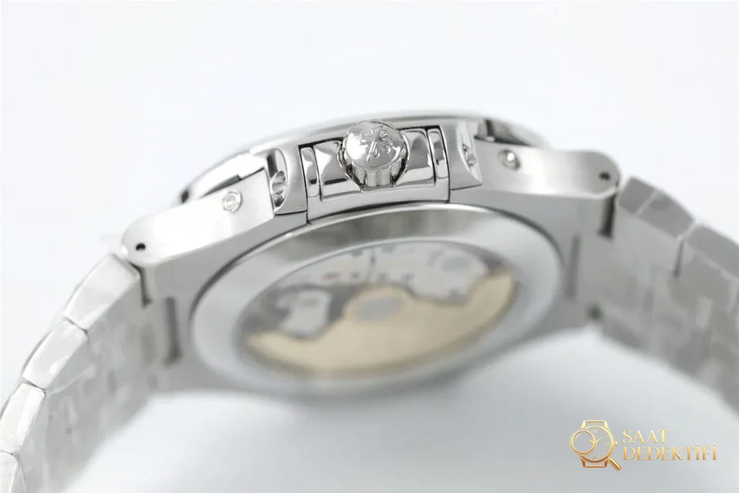 Green Factory Patek Philippe Nautilus 5726 Uhr mit Jahreskalender und Mondphase, weißem Zifferblatt – Clip-Verschluss und Laserprägungen