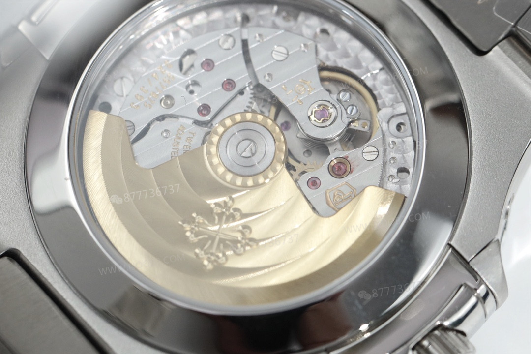 Green Fabrikası Patek Philippe Nautilus 5726 Yıllık Takvim ve Ay Evreli Saat, Beyaz Kadran — 8. fotoğraf