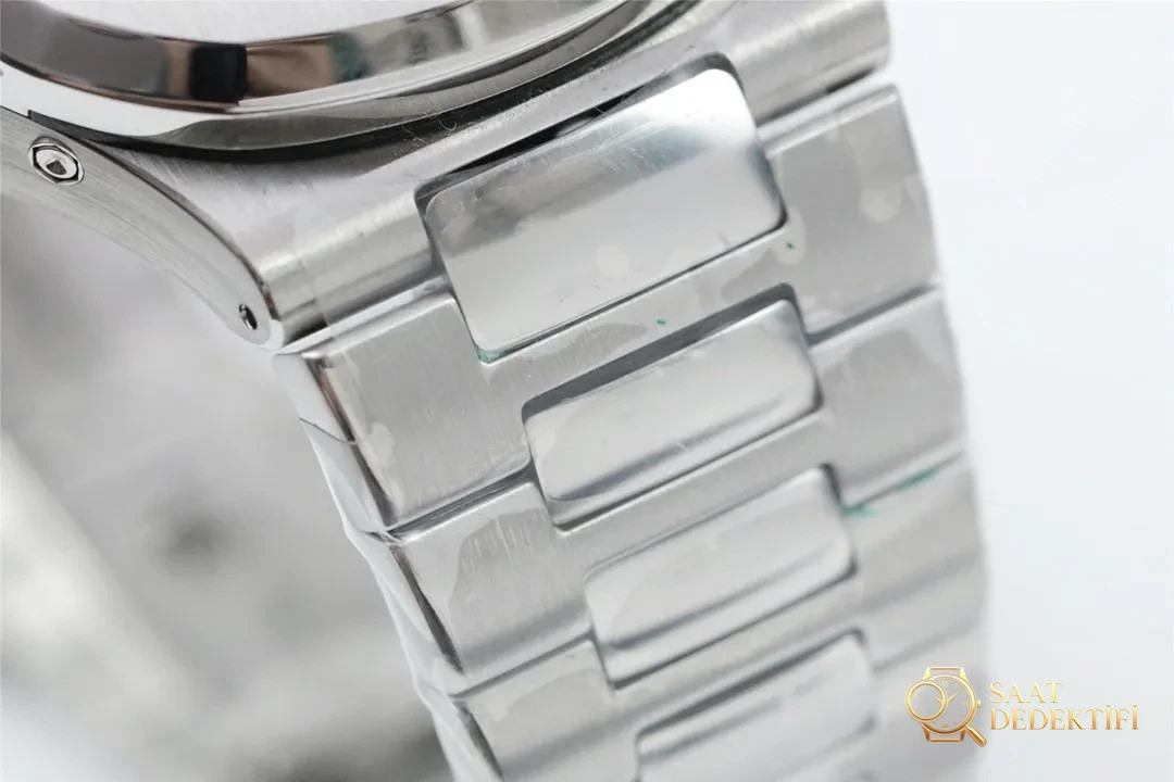 Green Factory Patek Philippe Nautilus 5726 Jahreskalender- und Mondphasenuhr, weißes Zifferblatt – Phosphor- und Super-LumiNova-Nachtansicht