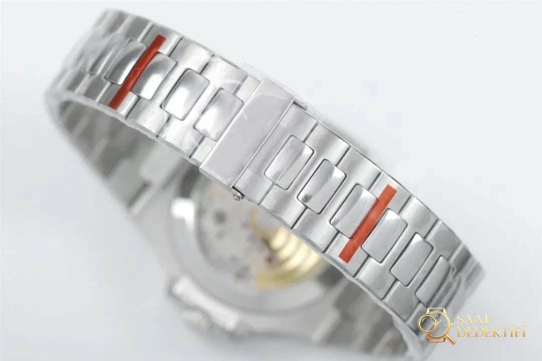 Green Factory Patek Philippe Nautilus 5726 Jahreskalender- und Mondphasenuhr, weißes Zifferblatt – Mechanismus, Hauptfeder und Unruhdetails