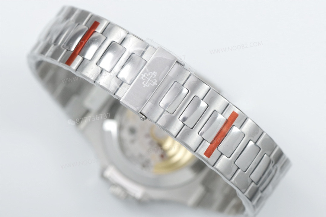 Green fabrikası Patek Philippe Nautilus yıllık takvimli 5726 ay evreli saat, siyah kadran — 11. fotoğraf