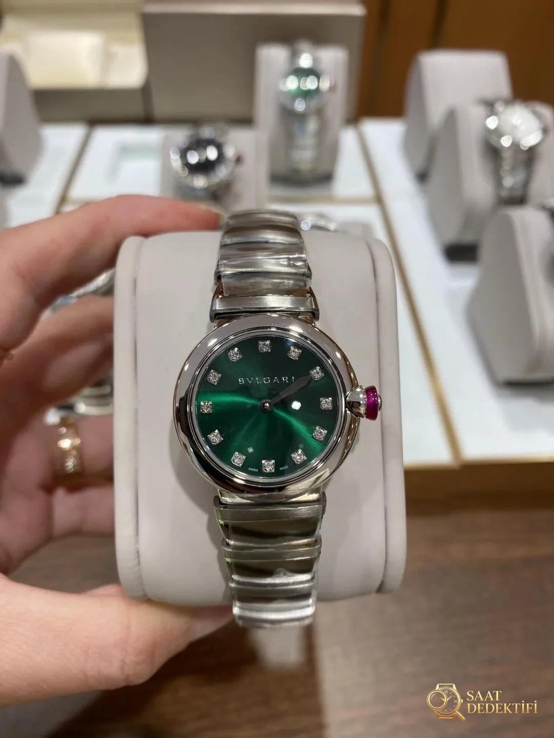 Güzel kadın saatleri - Kadran Detayı ve Bezel İşçiliği