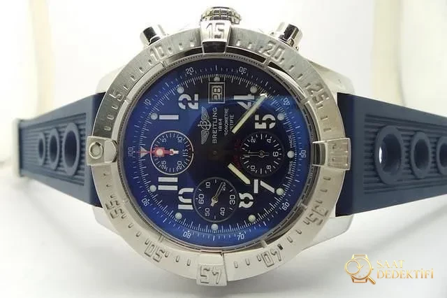 Breitling Avenger Mavi Kadran